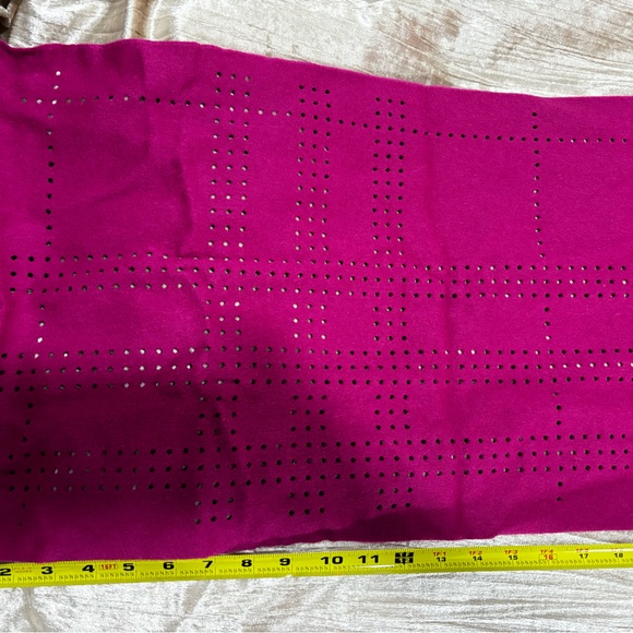 NWOT FUSCHIA BURBERRY SCARVE NO FLAWS!! - Picture 8 of 12